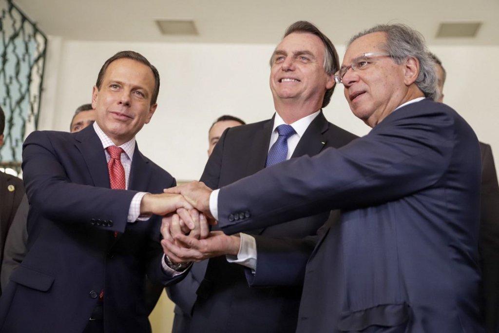 Ministros avaliam que Bolsonaro deve faltar a reunião com governadores e evitar palanque para Doria
